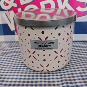 Bath and Body Works/ White Barn Wildflower Meadow 3 Wick Candle